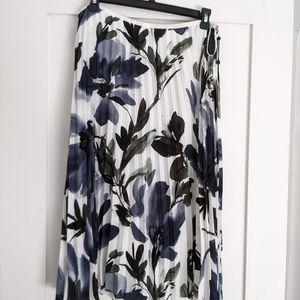 NEW DKNY skirt
